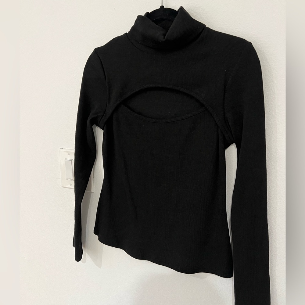 Cut out detail Black top